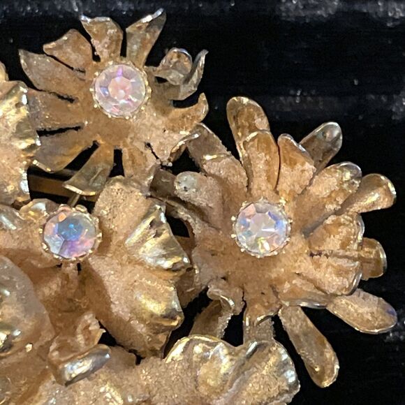 Vintage Made in Austria Aurora Borealis AB Rhinestone Gold Tone Floral Brooch - Picture 2 of 8